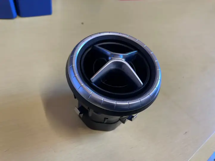 Mercedes-Benz CLA C117,X117,W117 (2013 - 2019) A1178300354 Центральный воздушный дефлектор — фото 1