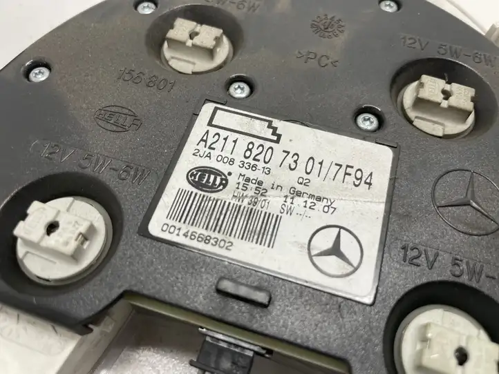 Mercedes-Benz E W211 (2002 - 2009) A2118207301 Задняя подсветка — фото 3