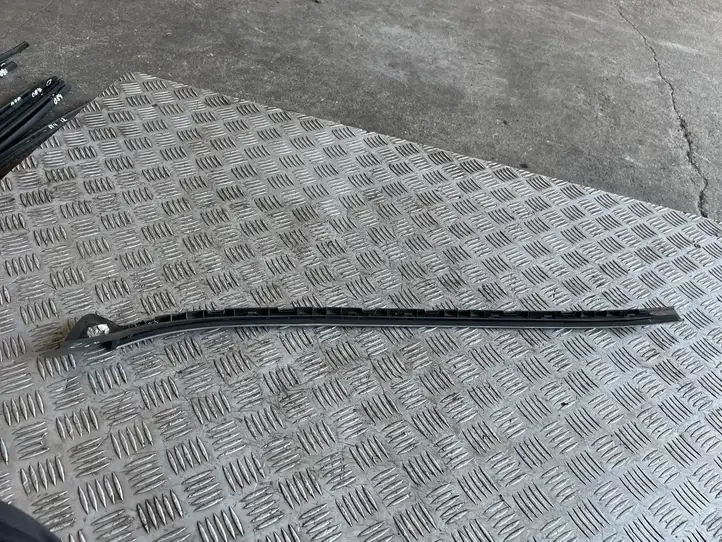 Mercedes-Benz E W212 (2009 - 2016) A2126900982 Накладка стоек лобового стекла — фото 2