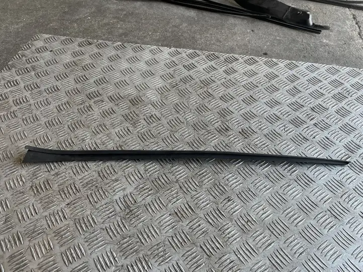 Volkswagen PASSAT B8 (2015 - ) 3G0854328 Накладка стоек лобового стекла — фото 2