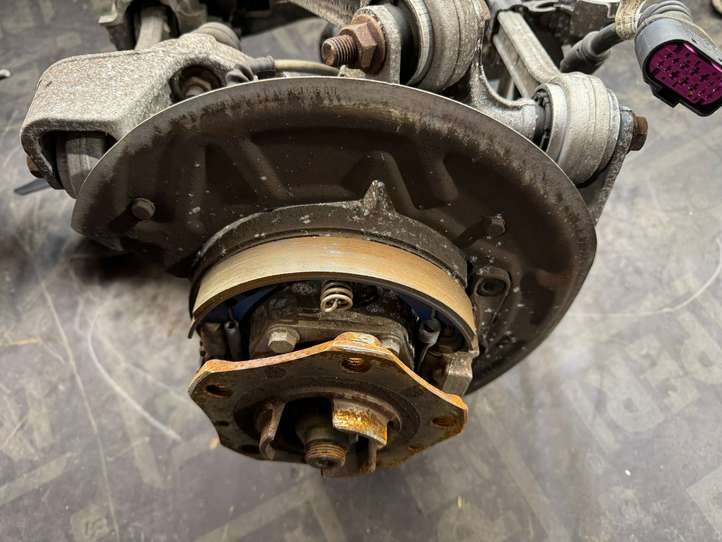 Porsche 911 991 (2011 - 2019)  99133161120 Задний поворотный кулак (ступица, цапфа)