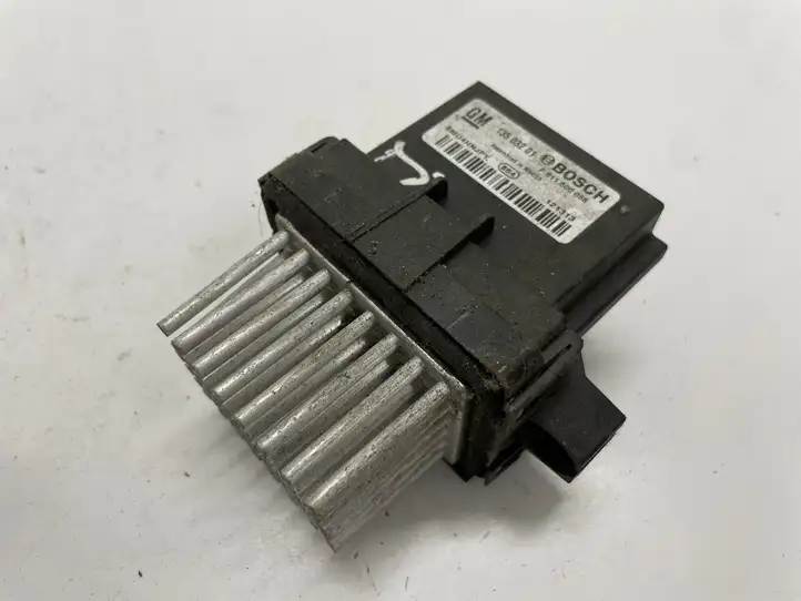 Opel Astra J (2012 - 2015) 13503201 Реле вентилятора печки салона — фото 1