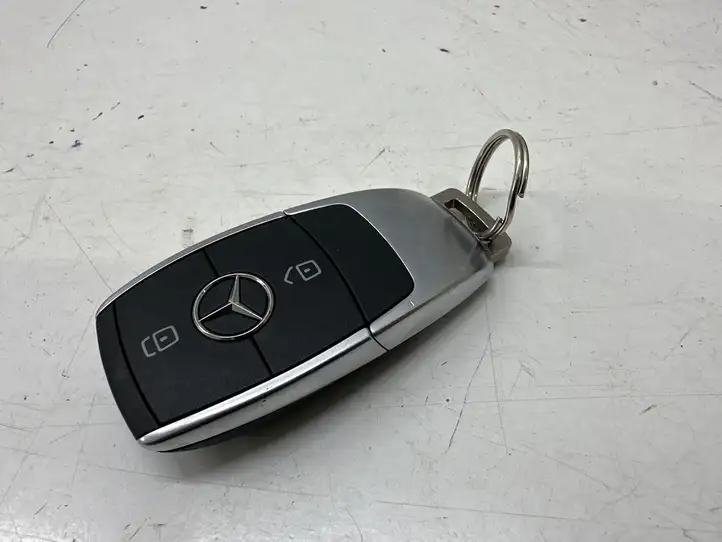 Mercedes-Benz CLA C118,X118 (2019 - ) A1779056706 Ключ зажигания — фото 1