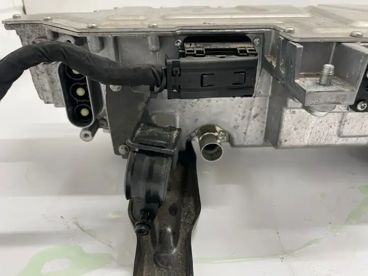 Mini Cooper Countryman F60 (2020 - 2023) LEB452D Зарядное устройство — фото 4
