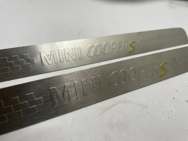 Mini Cooper Countryman F60 (2020 - 2023) 7458734 Внутренняя отделка переднего порога — фото 2