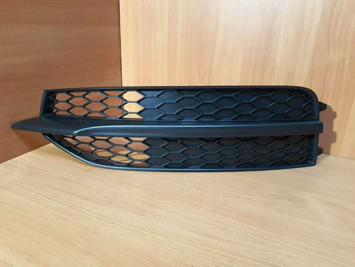 Audi A7 (2010 - 2014)  4G8807681B Декоративная решётка противотуманной фары