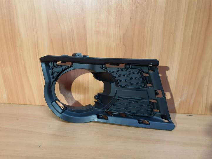 Volkswagen Tiguan (2011 - 2016)  5N0853666A Декоративная решётка противотуманной фары