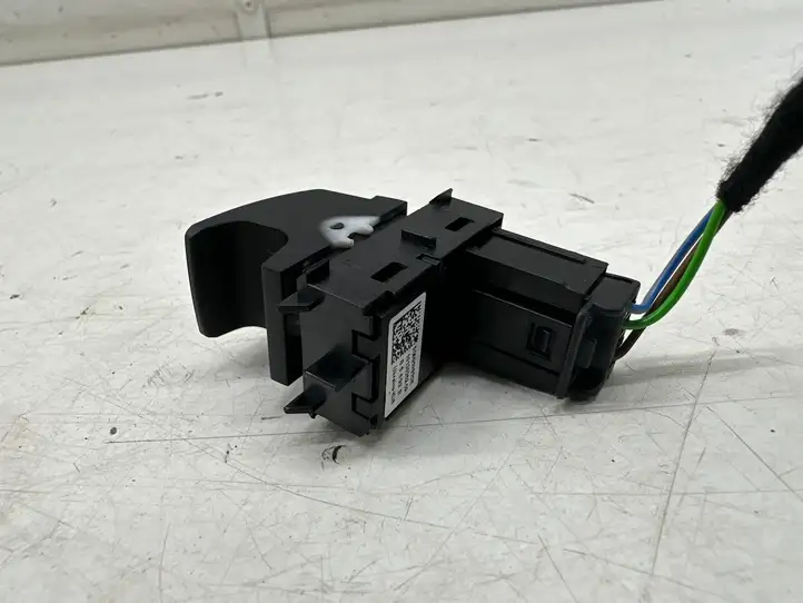 Skoda Octavia Mk4 (2019 - ) 5G0959855K Кнопка стеклоподъемников — фото 2