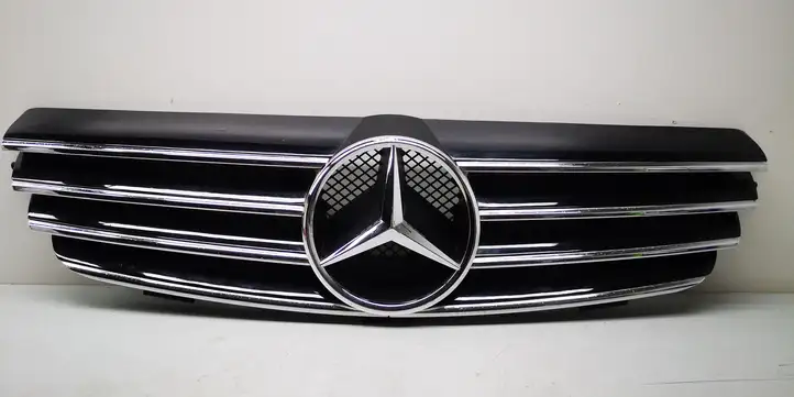 Mercedes-Benz CLK A209,C209 (2002 - 2009) A2098800023 Верхняя решетка радиатора — фото 1