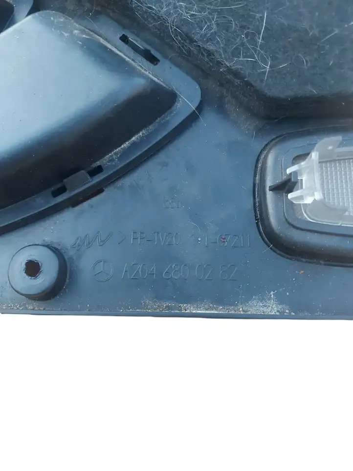 Mercedes-Benz C W204 (2007 - 2014) A2046800282 Нижняя отделка панели приборов — фото 3