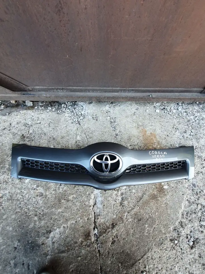 Toyota Corolla Verso AR10 (2004 - 2009) Верхняя решетка радиатора — фото 1