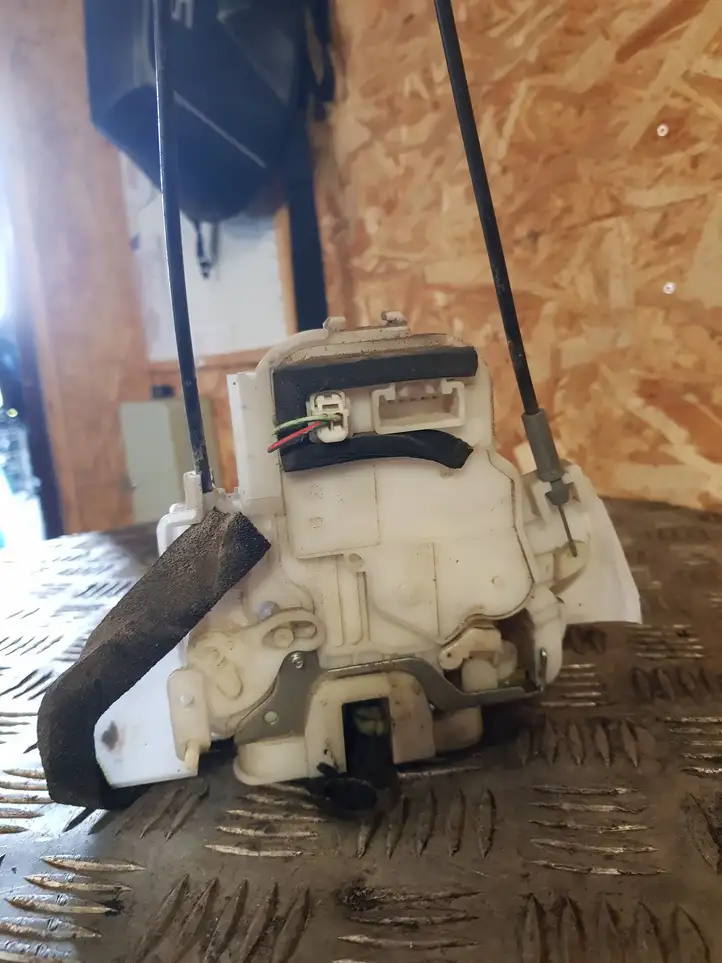 Subaru Forester SH (2008 - 2013) Замок задней двери — фото 2