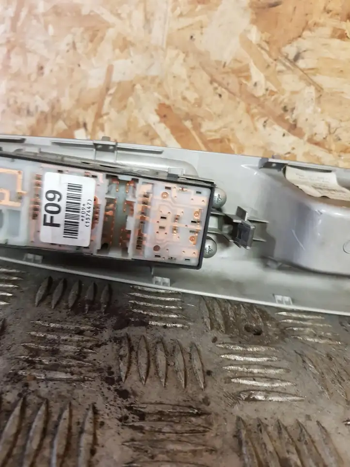 Subaru Forester SH (2008 - 2013) F09 Блок кнопок стеклоподъемников — фото 4