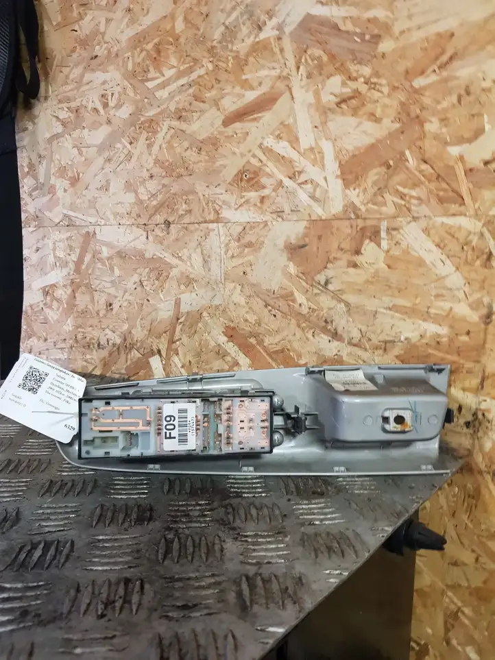 Subaru Forester SH (2008 - 2013) F09 Блок кнопок стеклоподъемников — фото 5