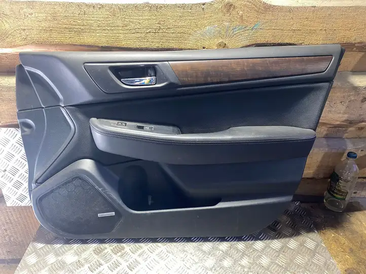Subaru Outback (BS) (2014 - 2019) Обшивка передней двери — фото 1