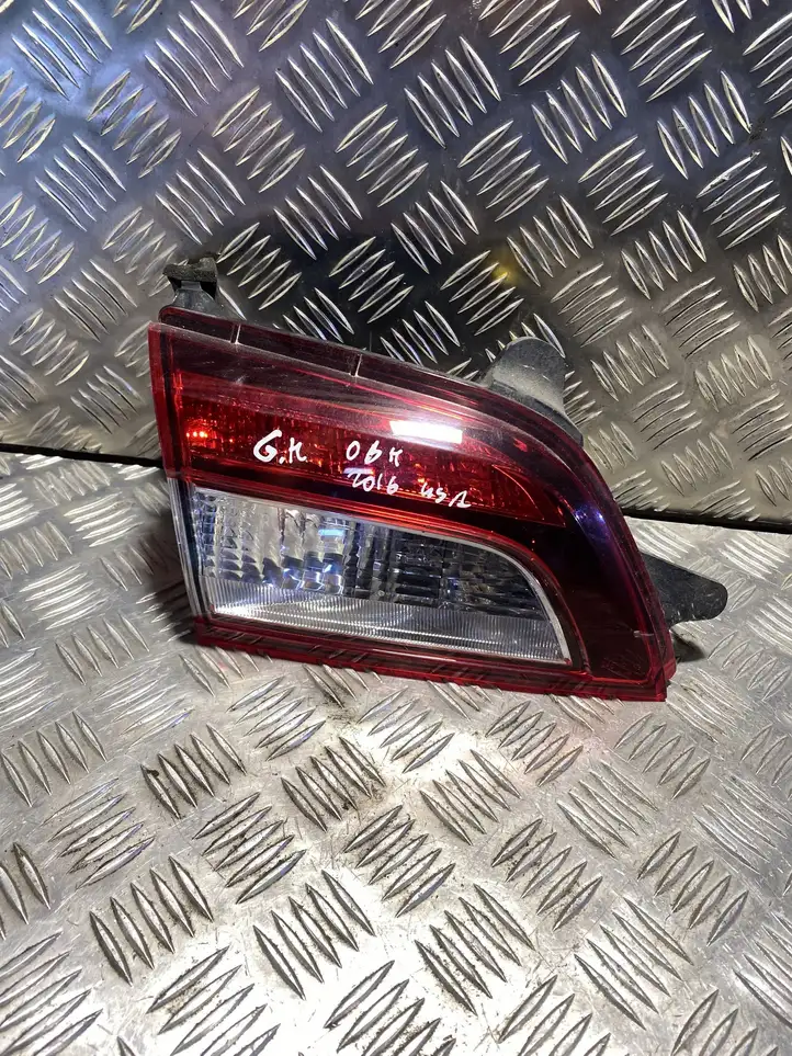 Subaru Outback (BS) (2014 - 2019) Задний фонарь в крышке багажника — фото 1