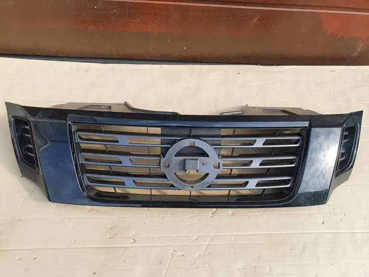 Nissan Navara D23 (2015 - ) 623105JT0A Верхняя решетка радиатора — фото 1