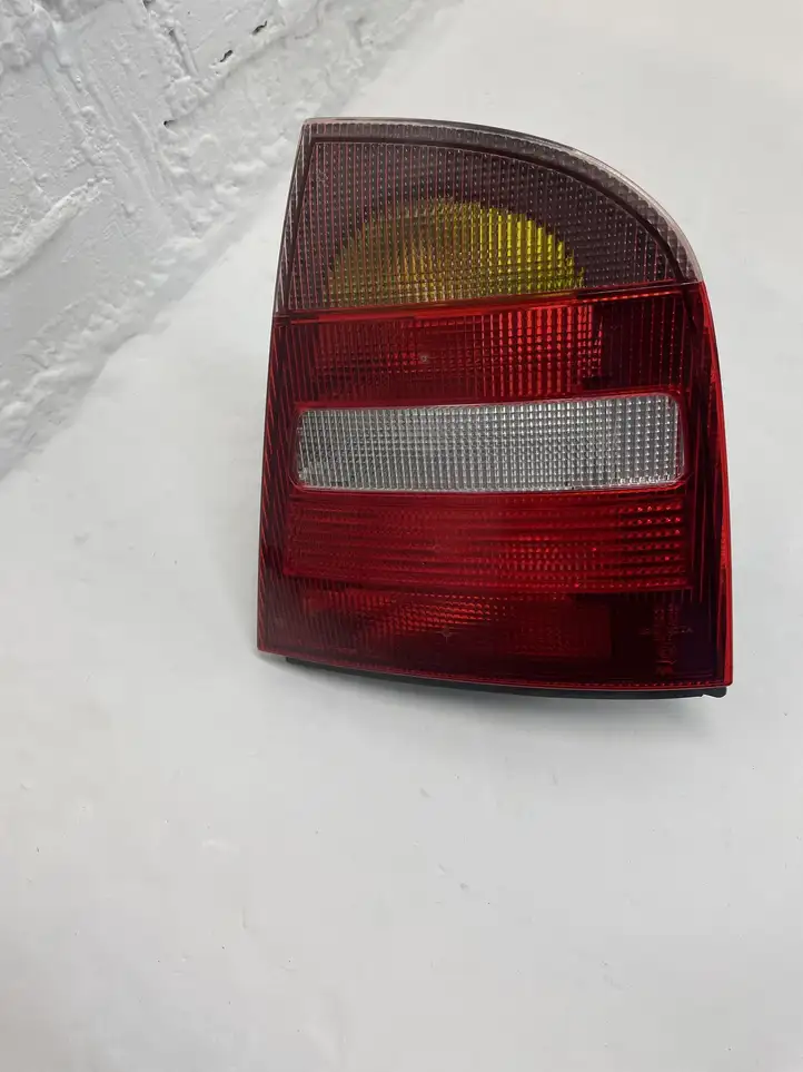 Skoda Octavia Mk1 (1U) (1996 - 2004) 1U6945112 Задний фонарь в кузове — фото 1