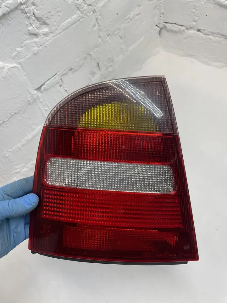 Skoda Octavia Mk1 (1U) (1996 - 2004) 1U6945111 Задний фонарь в кузове — фото 3