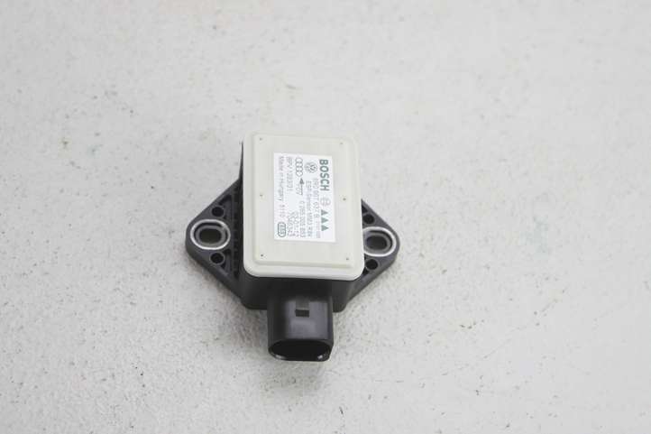 Audi A4 (2011 - 2015)  8R0907637B Датчик ESP (системы стабильности) (датчик курсовой устойчивости))