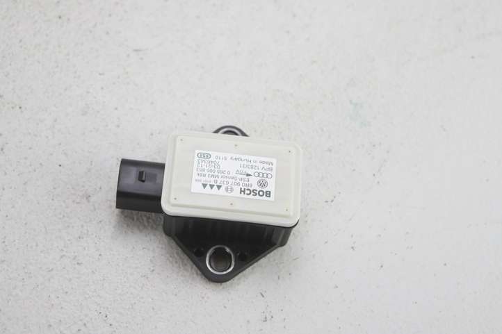 Audi A4 (2011 - 2015)  8R0907637B Датчик ESP (системы стабильности) (датчик курсовой устойчивости))