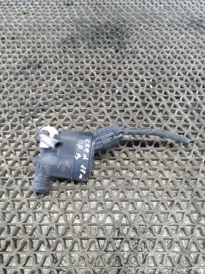 Kia Ceed (2015 - 2018) 985102W500 Насос омывателя стекла — фото 4