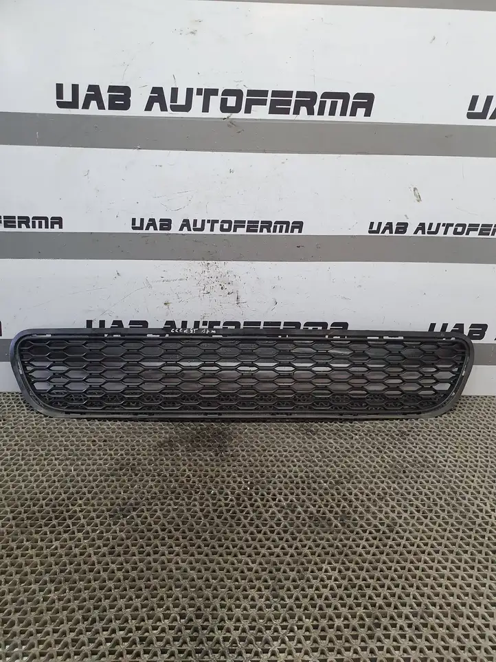 Kia Ceed (2015 - 2018) 86560A2900 Нижняя решетка переднего бампера — фото 1