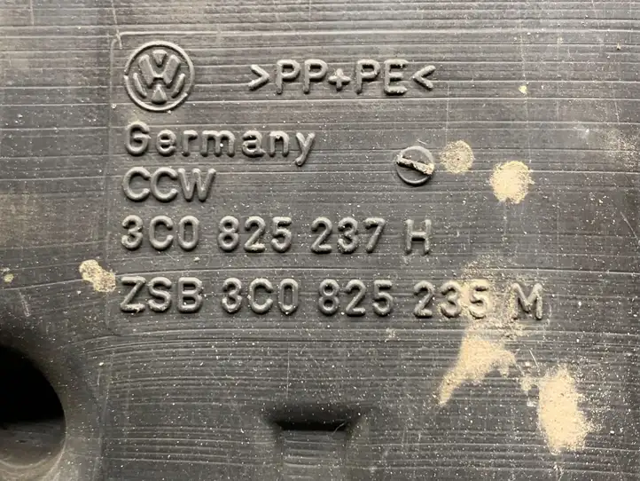 Volkswagen PASSAT B6 (2005 - 2010) 3C0825237H Защита двигателя — фото 2