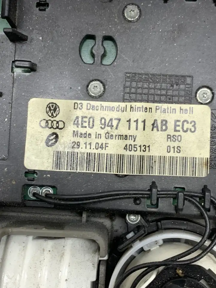 Audi A8 S8 D3 4E (2002 - 2005) 4E0947111AB Передняя подсветка — фото 3