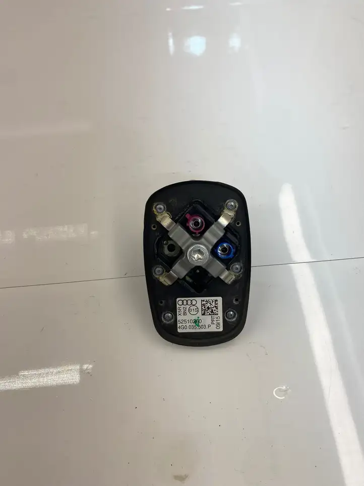 Audi A6 C7 (2014 - 2018) 4g0035503p GPS антенна — фото 5