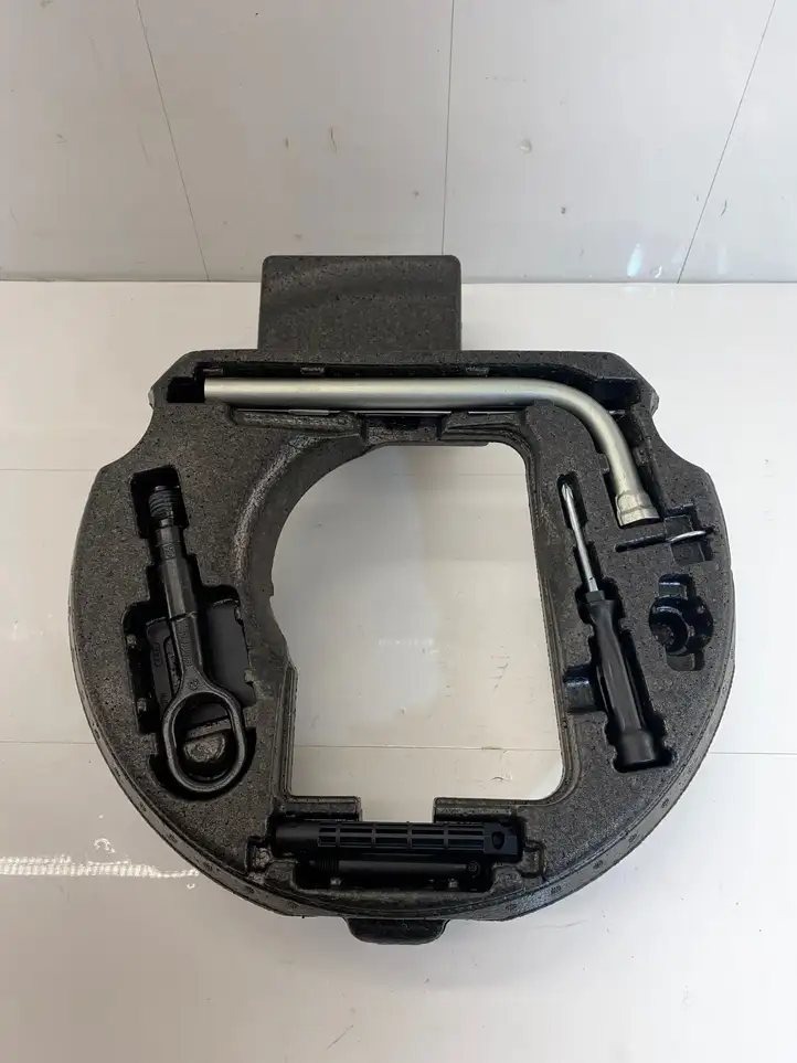 Audi A6 C7 (2014 - 2018) 4G0012109A Кронштейн запасного колеса — фото 5