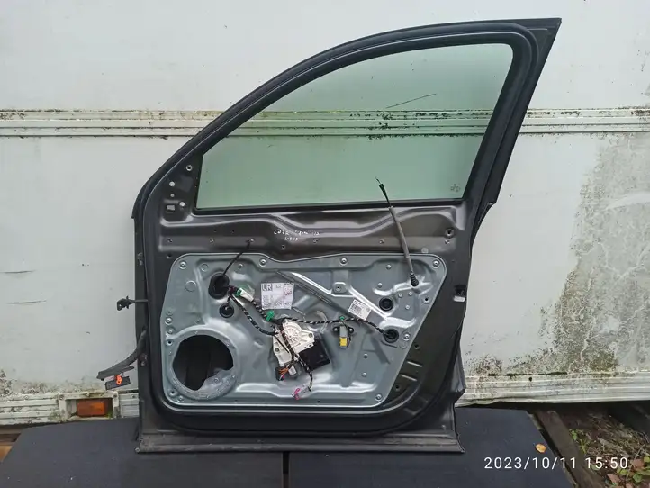 Volkswagen Tiguan (2011 - 2016) Дверь — фото 6