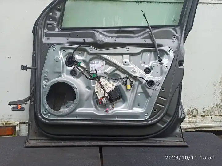 Volkswagen Tiguan (2011 - 2016) Дверь — фото 8