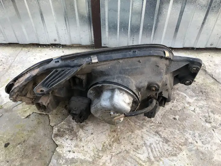 Subaru Outback (1998 - 2003) Передняя фара — фото 3
