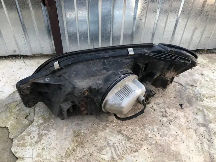 Subaru Outback (1998 - 2003) Передняя фара — фото 4