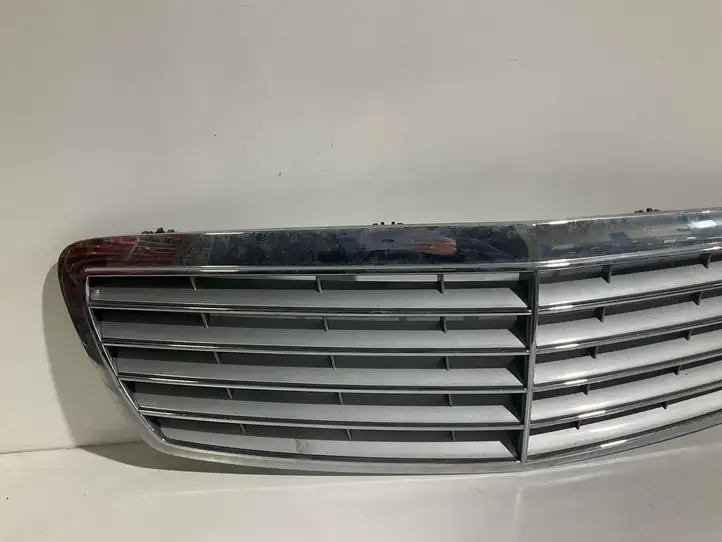 Mercedes-Benz E W211 (2002 - 2009) A2118800383 Передняя решетка — фото 3
