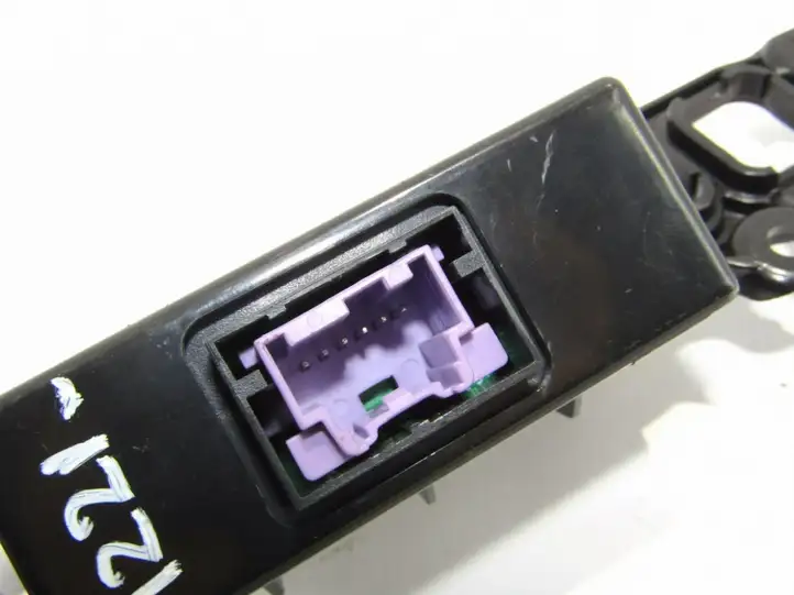 Chevrolet Captiva (2011 - 2013) Часы — фото 1