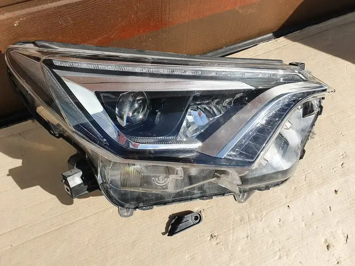 Toyota RAV 4 (XA40) (2012 - 2018) LED280V294W Передняя фара — фото 1