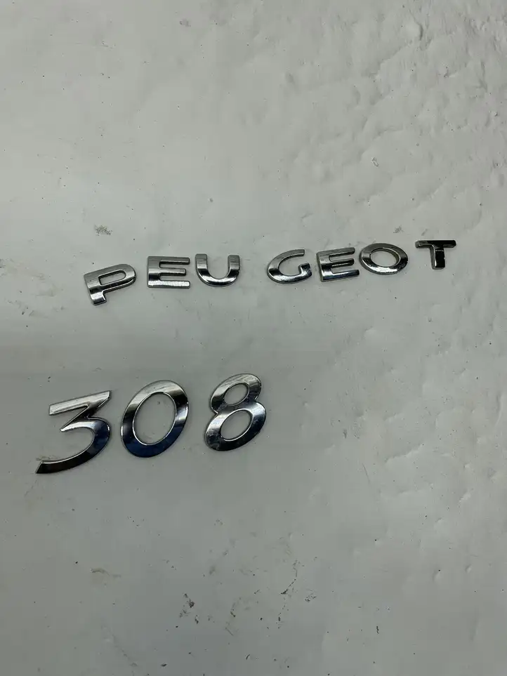 Peugeot 308 (2007 - 2013) Эмблема производителя — фото 1