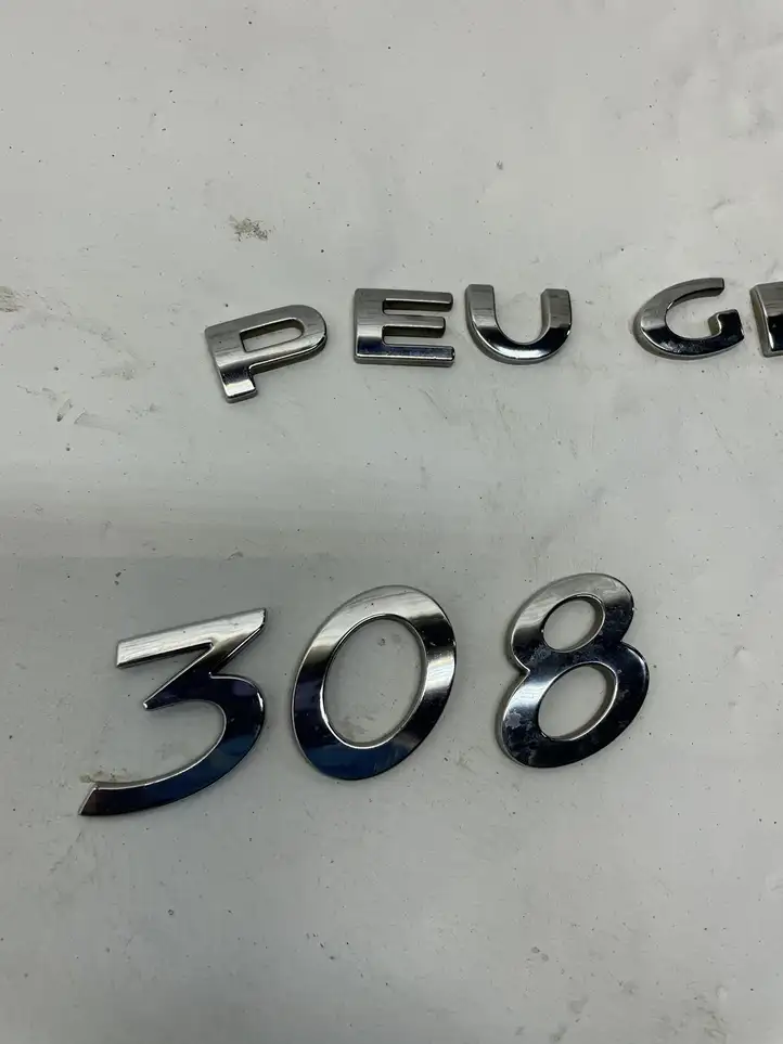 Peugeot 308 (2007 - 2013) Эмблема производителя — фото 3