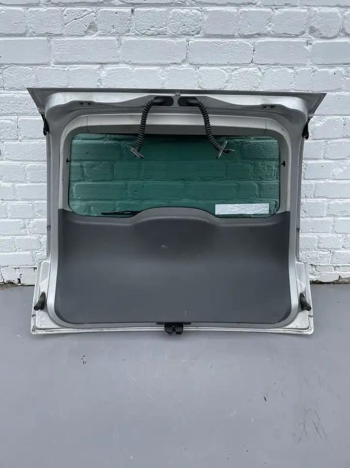 Ford Focus C-MAX (2003 - 2010) Крышка багажника — фото 4