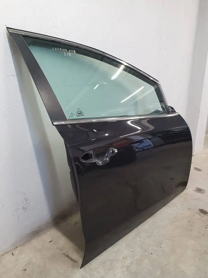 Kia Ceed (2015 - 2018) Дверь — фото 8