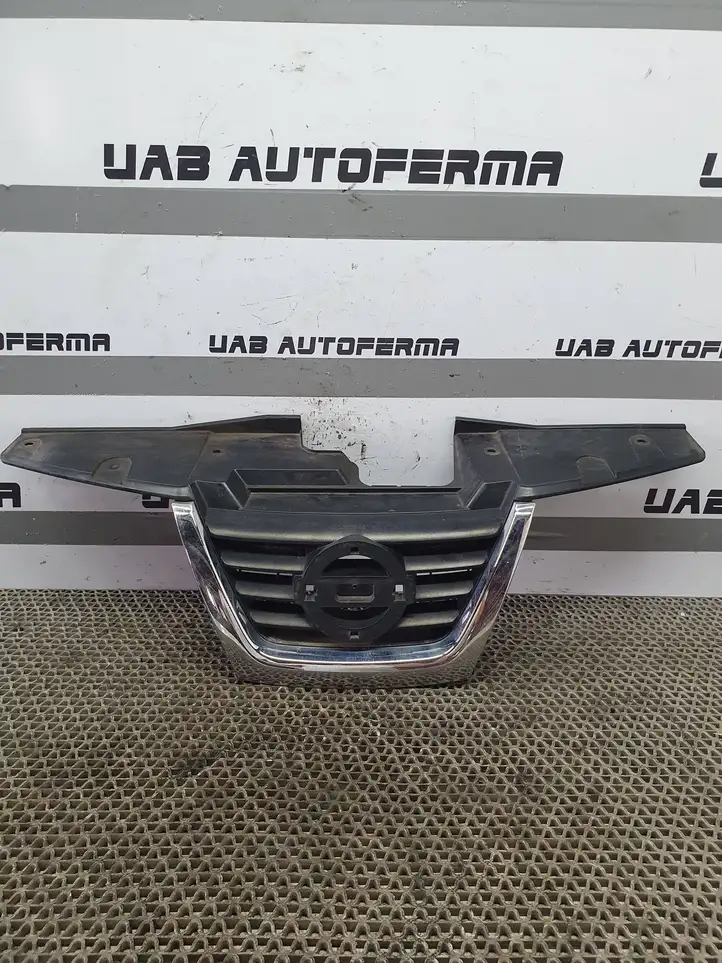 Nissan Juke I F15 (2010 - 2018) 620701KA6A Верхняя решетка радиатора — фото 1