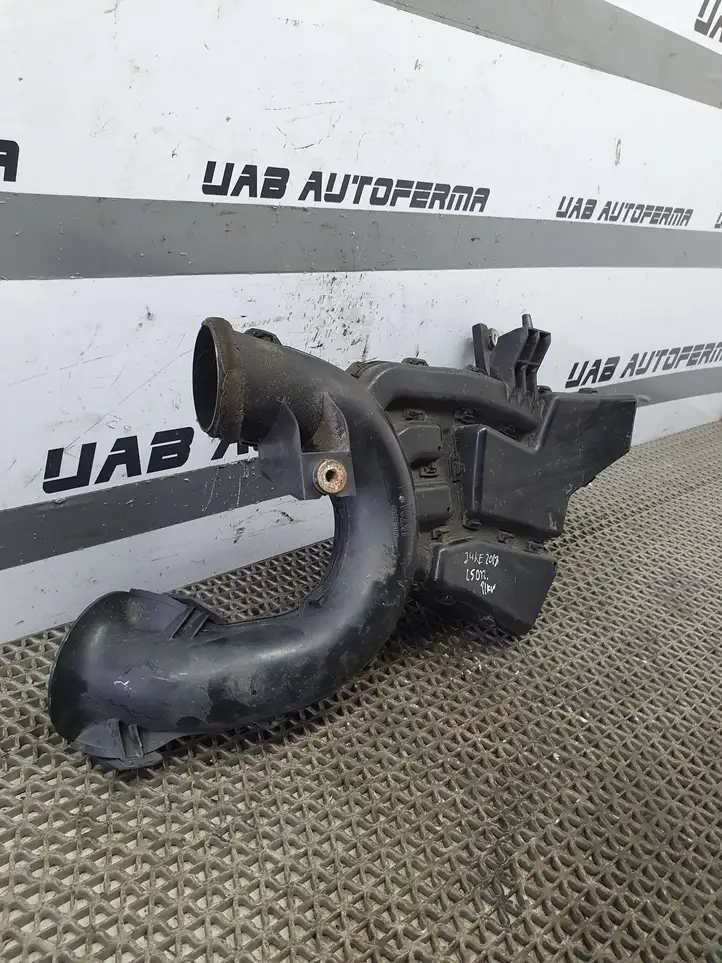 Nissan Juke I F15 (2010 - 2018) 70390758 Резонатор впуска — фото 4