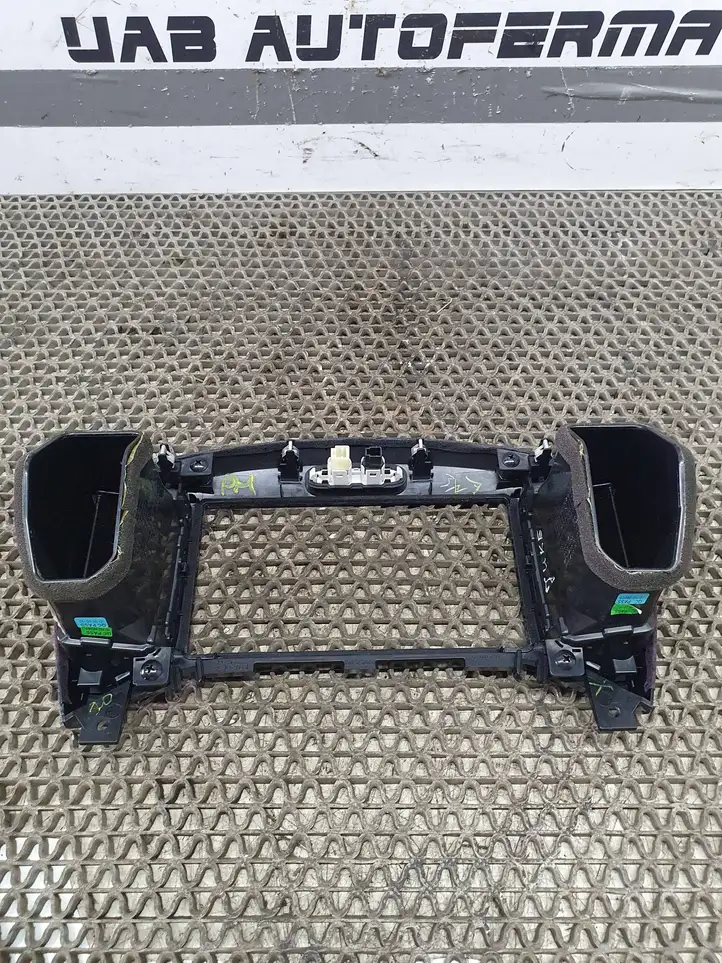 Nissan Juke I F15 (2010 - 2018) 68260BX80A Центральный воздушный дефлектор — фото 5