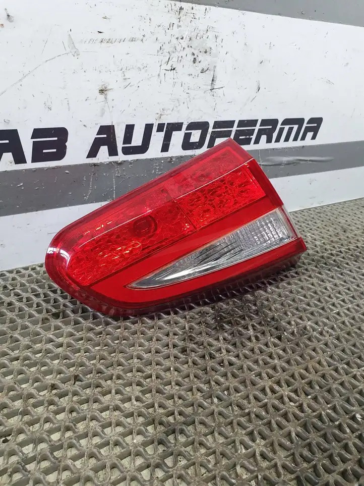 Kia Ceed (2015 - 2018) 92403A2200 Задний фонарь в крышке багажника — фото 3