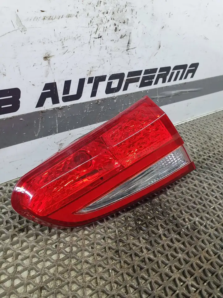 Kia Ceed (2015 - 2018) 92403A2200 Задний фонарь в крышке багажника — фото 4
