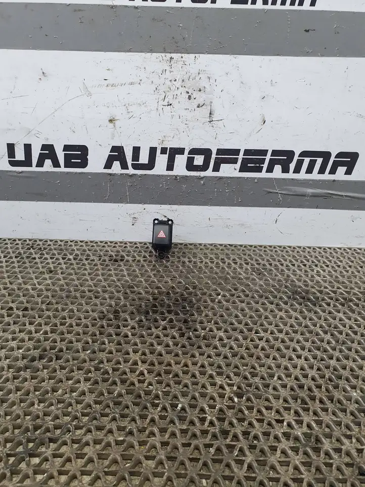 Kia Ceed (2015 - 2018) 93790A2800 Включатель аварийных фонарей — фото 1