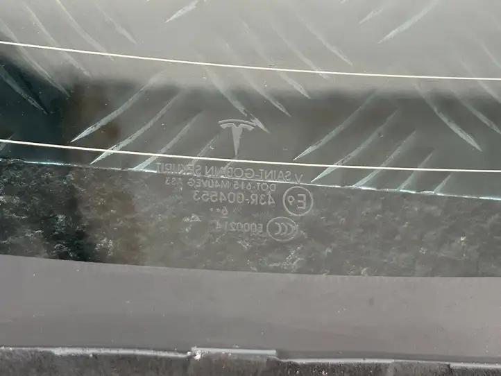 Tesla Model X (2015 - 2021) Заднее стекло — фото 15
