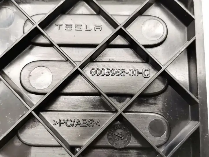 Tesla Model S (2016 - 2021) 6005968-00-C Прочие детали салона — фото 2